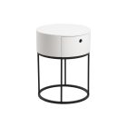 Stílusos extravagáns kerek fehér lakozott fa éjjeliszekrény 1 fiókkal, fekete fém lábakkal. Méretei: Szélesség: 40cm Mélység: 40cm Magasság: 51cm 
