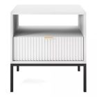 Modern extravagáns matt fehér éjjeliszekrény egy fiókkal, fekete fém lábakkal. Méretei: Szélesség: 54 cm Magasság: 56 cm Mélység: 39 cm