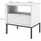 Modern extravagáns matt fehér éjjeliszekrény egy fiókkal, fekete fém lábakkal. Méretei: Szélesség: 54 cm Magasság: 56 cm Mélység: 39 cm