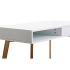 Fehér filigrán íróasztal natúr fa lábakkal. Méretei: Szélesség: 50 cm Hosszúság: 100 cm Magasság: 77 cm