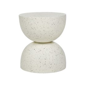 Törtfehér terazzo hatású kerek kisasztal. Méretei: Magasság: 46 cm Szélesség: 40 cm Hossz: 40 cm