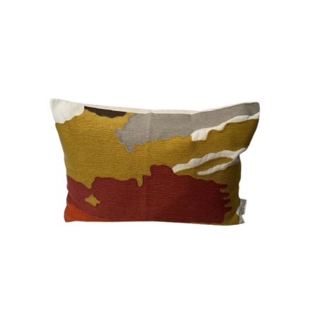 Mintás dízspárna meleg árnyalatokkal, téglalap alakú mérete: 50*30 cm