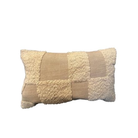 Bézs, vászon-buklé díszpárna, tapintható kockás mintával mérete: 55*95 cm