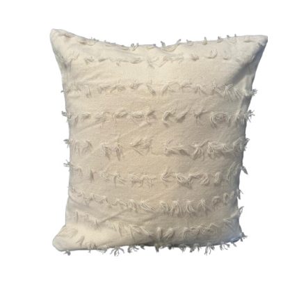 Törtfehér díszpárna rojtokkal mérete: 45*50 cm