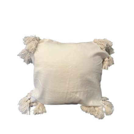 Törtfehér díszpárna bojtokkal mérete: 40*40 cm
